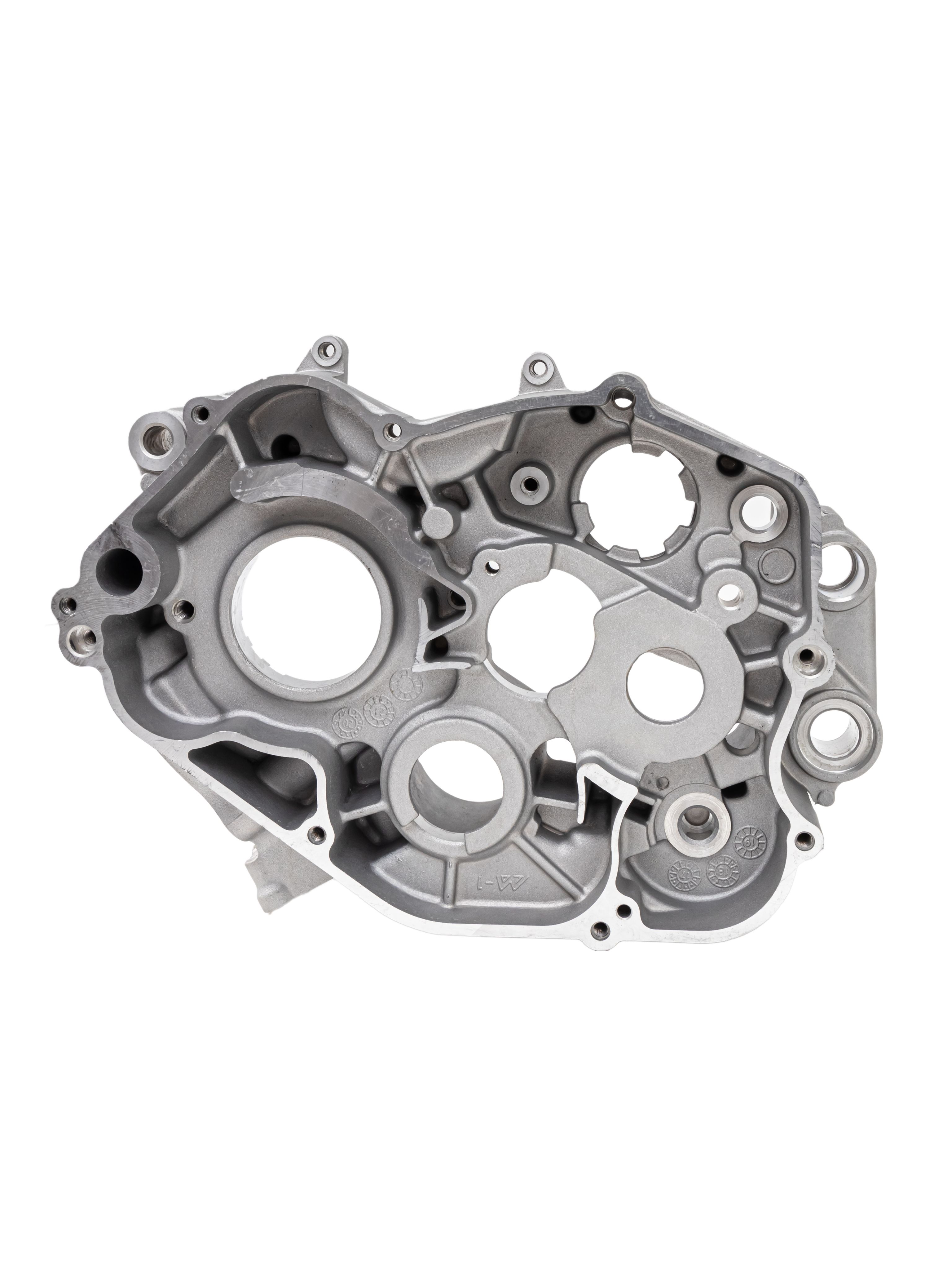 Картер двигателя левый MT250 оригинал Loncin